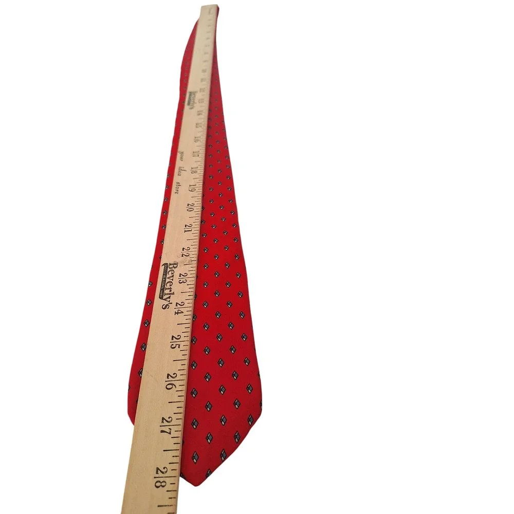Yves Saint Laurent Mens Red Geometric Diamond Silk Necktie Made in USA RN 30187